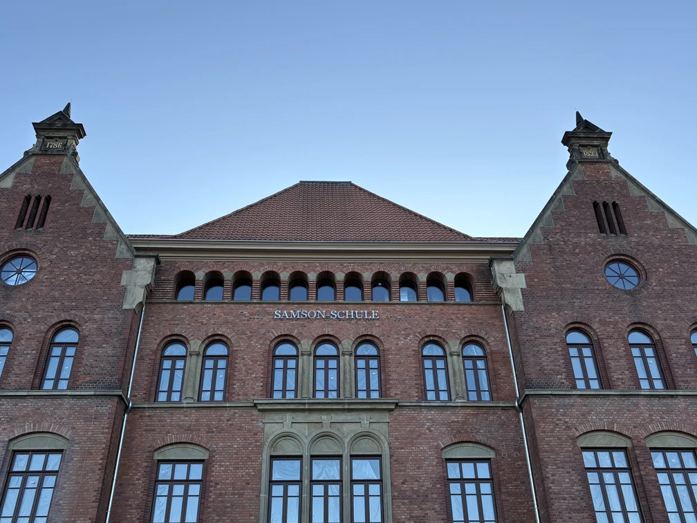 Samson-Schule-Wolfenbuettel.jpg Rotes Backsteingebäude