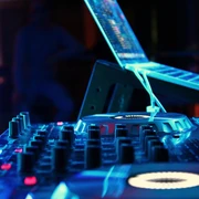dj-8347229_1280.jpg