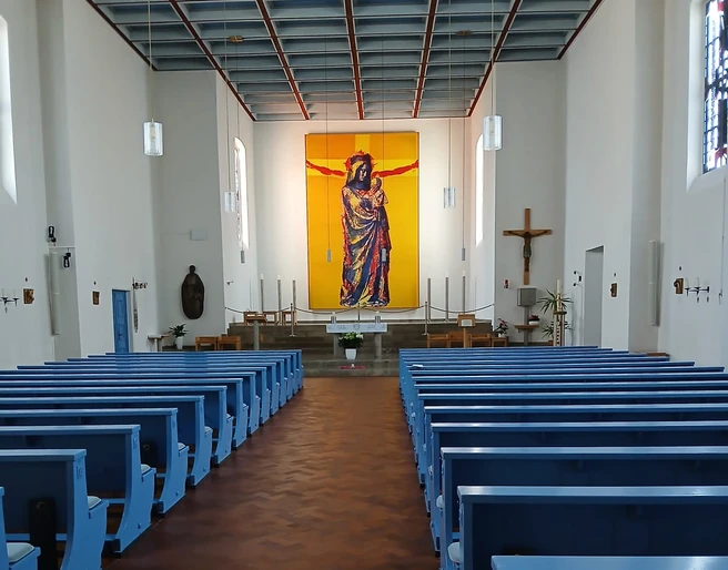 Pfarrkirche innen Panorama.jpg