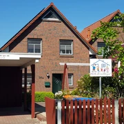 Villa Kunterbunt_Straßenseite.jpg