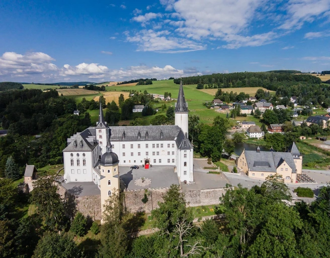 Luftaufnahme_Schloss_+_Remise_4
