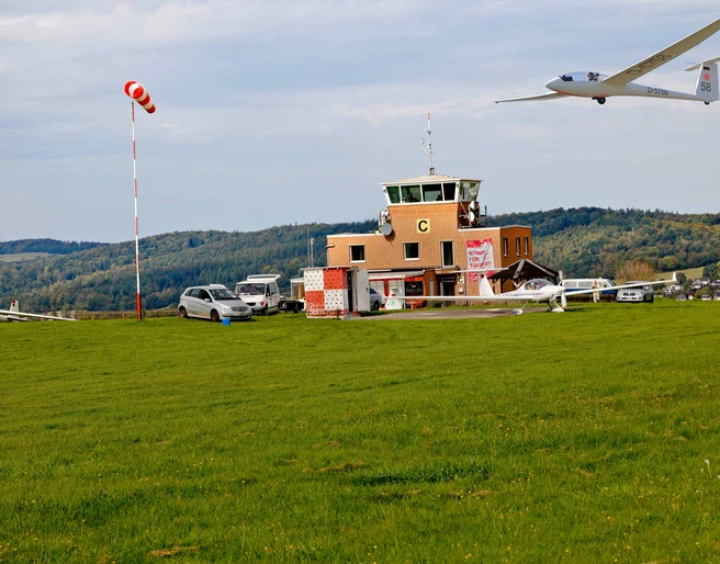 Bad-Gandersheim_Flugplatz_Tower3_Sommer©-Stadt-Bad-Gandersheim-Hötzel.jpg