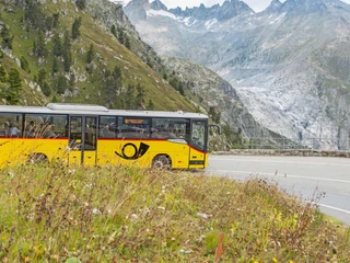 portauto-tour-ueber-die-zentalalpen-kurve.jpg