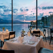 restaurant-schloss-oberhofen-aussicht-thunersee-sonnenuntergang.jpg