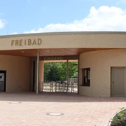 Freibad-Front 1.jpg