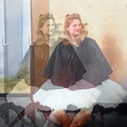Photo collection of the German Dance Archive Cologne Portrait einer Tänzerin aus dem 19. Jahrhundert in durch AI verfremdeter Anmutung | Fotosammlung des Deutschen Tanzarchivs KölnPortrait of a 19th-century dancer in an AI-altered look | Photo collection of the German Dance Archive Cologne