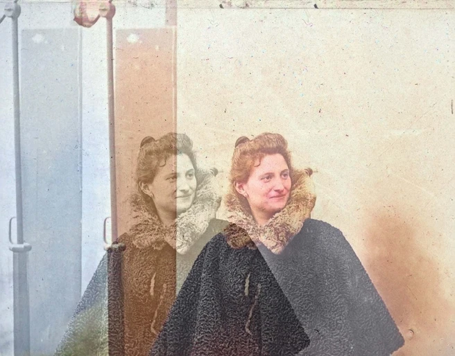 Photo collection of the German Dance Archive Cologne Portrait einer Tänzerin aus dem 19. Jahrhundert in durch AI verfremdeter Anmutung | Fotosammlung des Deutschen Tanzarchivs KölnPortrait of a 19th-century dancer in an AI-altered look | Photo collection of the German Dance Archive Cologne