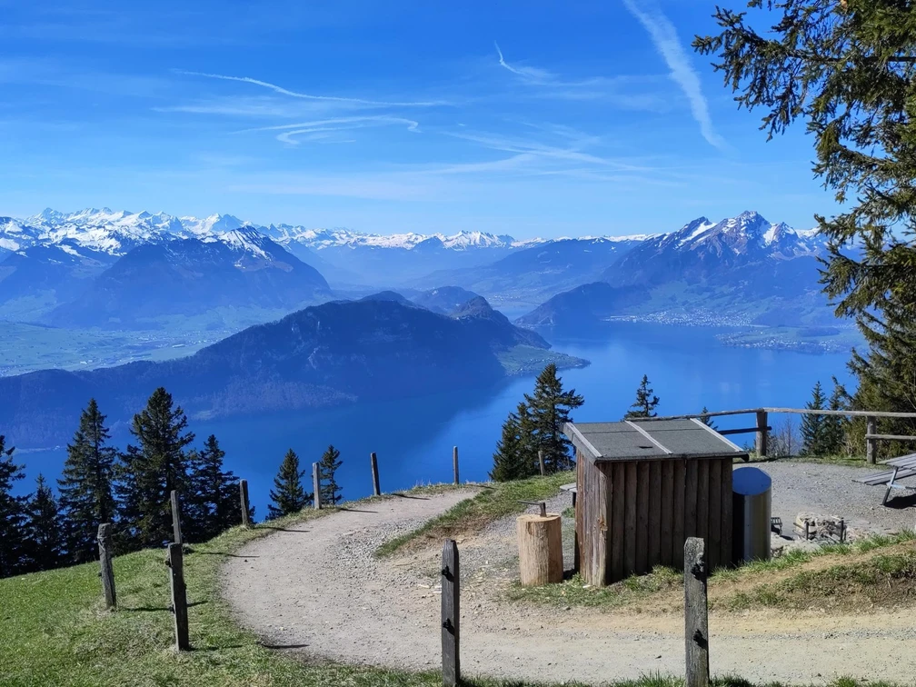Gratweg Feuerstelle mit Aussicht