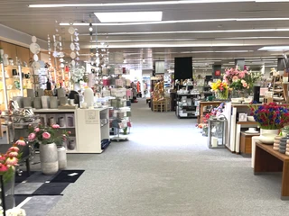 Fachhandel Hohls Blick in den großen Verkaufsraum.JPG Fachhandel Hohls Blick in den großen Verkaufsraum