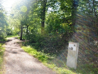 Infostele Hexenhaus auf dem Märchenpfad im Kurpark am Greif in Salzgitter-Bad