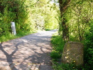 Infostele Onkel Stoot auf dem Märchenpfad im Kurpark am Greif in Salzgitter-Bad