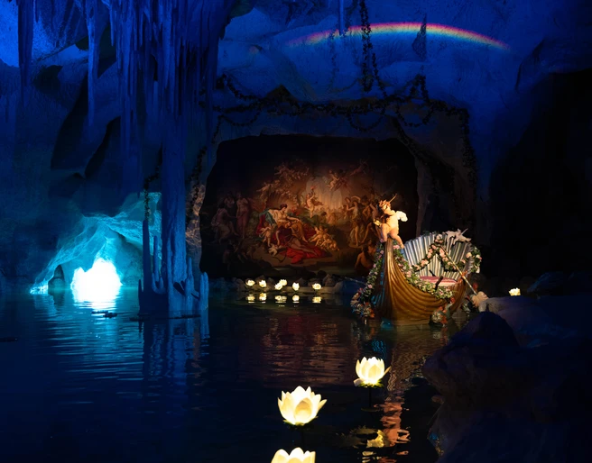 Blaue Venusgrotte mit Regenbogen