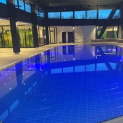 Schwimmbad komprimiert