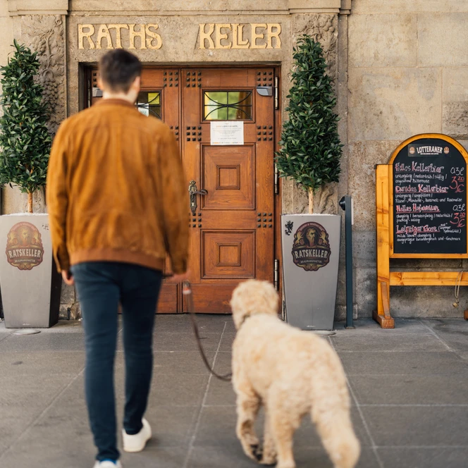 Eingang zum Ratskeller Leipzig - Urlaub mit Hund in Leipzig