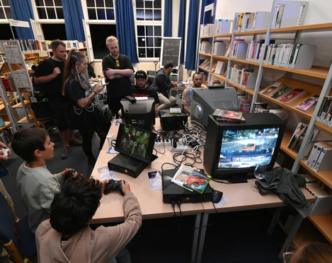 Retro gaming Treff_C_Lew Silber.jpg