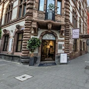 Simon und Renoldi  Eingang zum Modegeschäft Simon & Renoldi im Belgischen Viertel von Köln.Entrance to the Simon & Renoldi fashion store in the Belgian Quarter of Cologne.