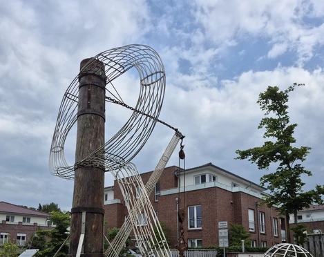 Ansicht Skulptur R mit Kran