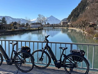 yellow-velo-eblikes-aare.jpg