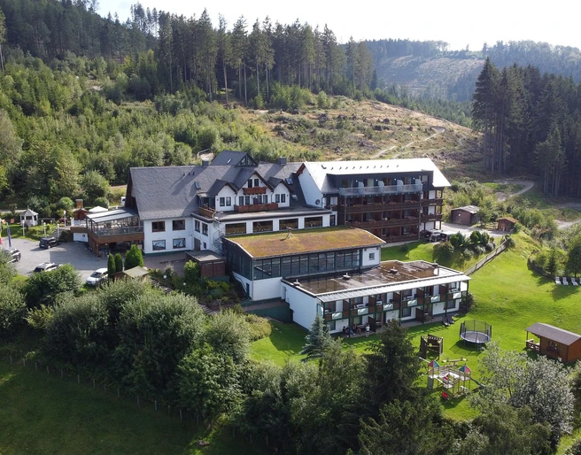 Waldhotel Willingen Außenansicht 2.JPG