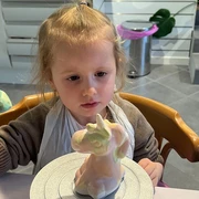 Krea_Aarøe-lille-pige-er-kreativ