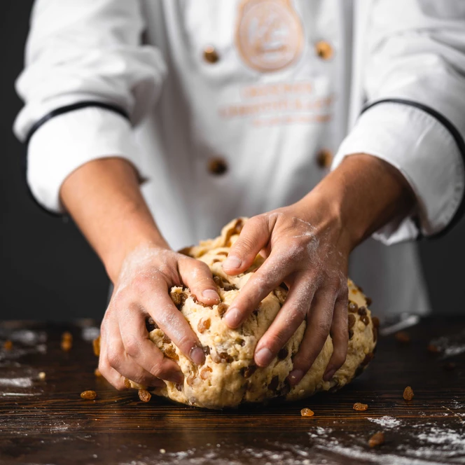 handarbeit-teigling-dresdner-christstollen-c-schutzverband-dresdner-stollen-e-v-tobias-ritz.jpg