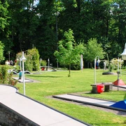 Minigolfanlage mit verschiedenen Bahnen@Stephan Bauermeister.jpg