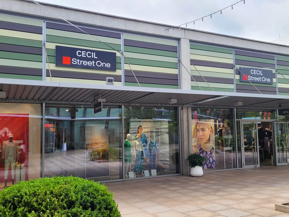 CECIL Street One Outlet Shop - Außenansicht