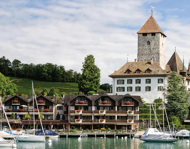hotel-seegarten-marina-spiez-bucht-schloss-rebberge.jpg