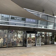 Außenansicht_GUESS.jpg