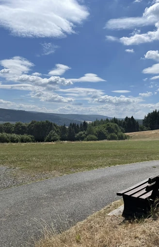 Sitzbank und Aussicht von dem Estenberg Rundweg 3