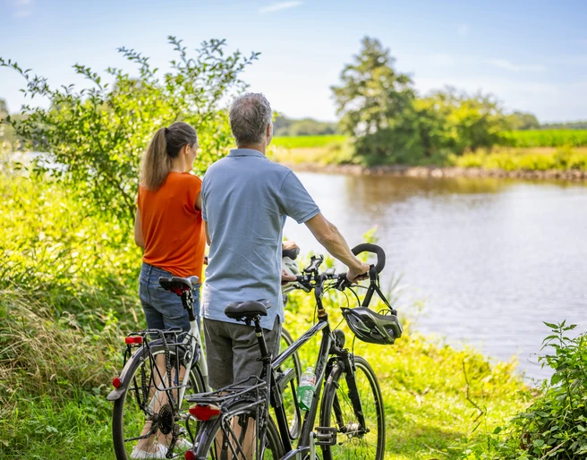 Radfahrende an der Ems, Emsland-Route ©Emsland Tourismus GmbH (4).jpg