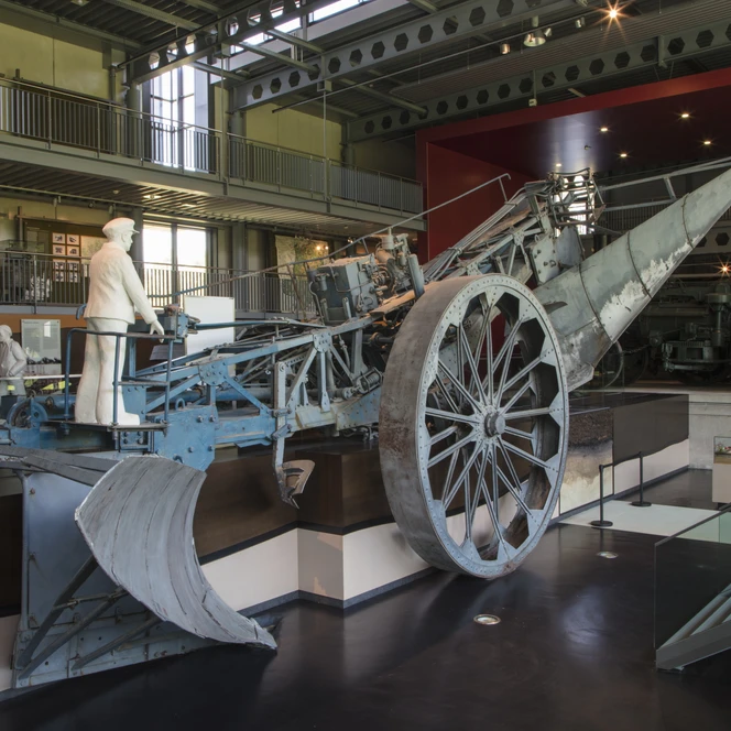 Emsland Moormuseum in Geeste – Tiefpflug Mammut von der Firma W. Ottomeyer ©Emsland Tourismus GmbH, Holger Leue – XL.jpg
