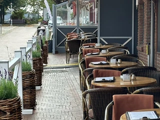 buesum_Restaurant_mit_Café_am_Park_außen_dobbertin.jpeg