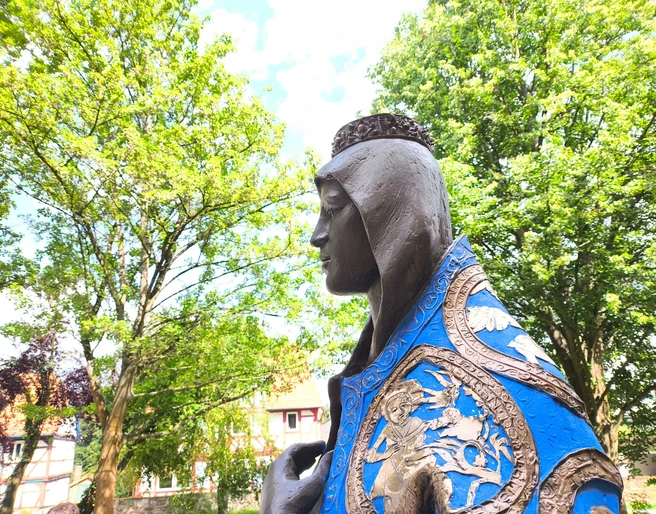 Kaufungen_Statue_Kunigunde_3