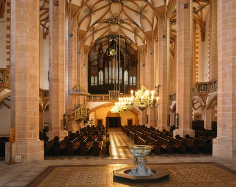 Annaberg-Buchholz_St. Annenkirche Innen_Dieter Knoblauch.JPG