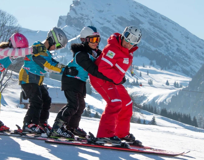 skischule-diemtigtal-skilehrer-kinder.jpg