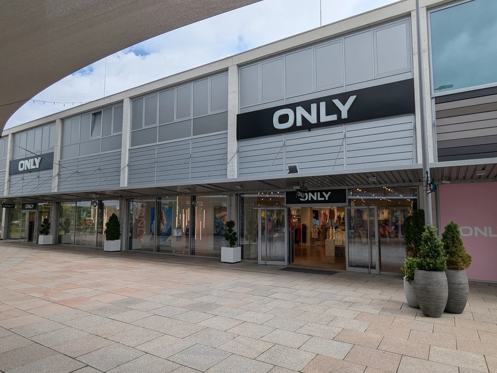 ONLY - Outlet Store Außenansicht des ONLY Outlet Store in den Designer Outlets Wolfsburg