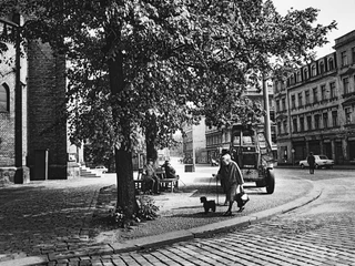 Ute Eskildsen und Timm Rautert Leipzig_Menckestraße, Ecke Lützowstraße.jpg