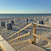 Strandtreppe am Strand Nordhedig