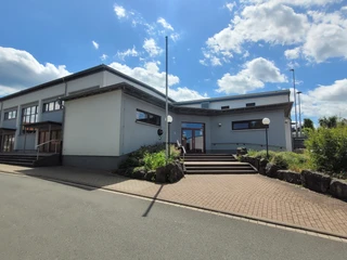 Mehrzweckhalle Goddelsheim Haupteingang der Mehrzweckhalle Goddelsheim