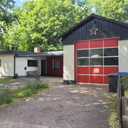 Feuerwehr und DGH Niederorke Einfahrt bzw. Ausfahrt Garagentor der Feuerwehr Niederorke mit angegliederten Dorfgemeinschaftshaus