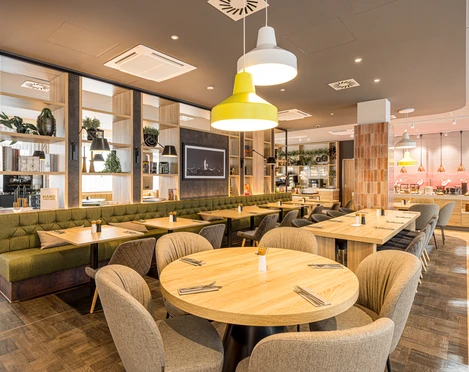 Meetingbereich des Radisson Hotel Leipzig | Leipzig Convention Bureau  Tagungen und Konferenzen in Leipzig - Sitzbereich für Meetings im Radisson Hotel Leipzig