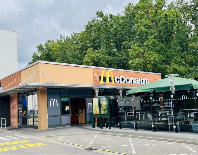 McDonalds Lerchenweg Eingang und McDrive