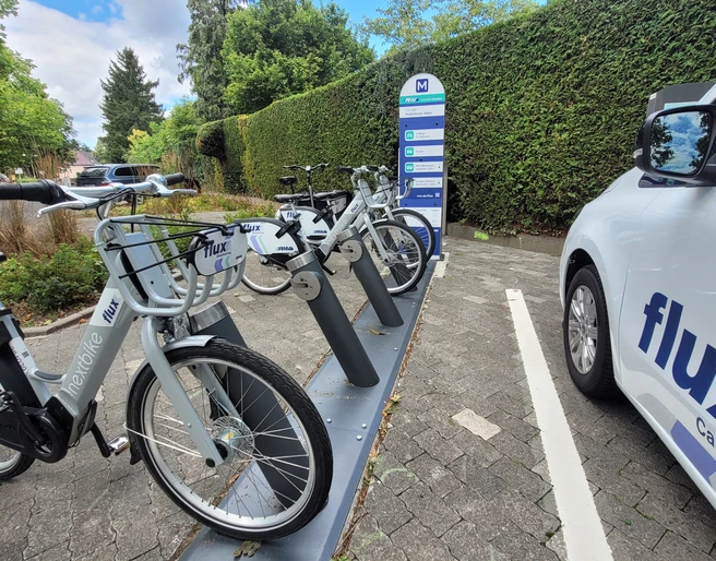 RMV flux Mobilitätsstation Hattsteiner Allee