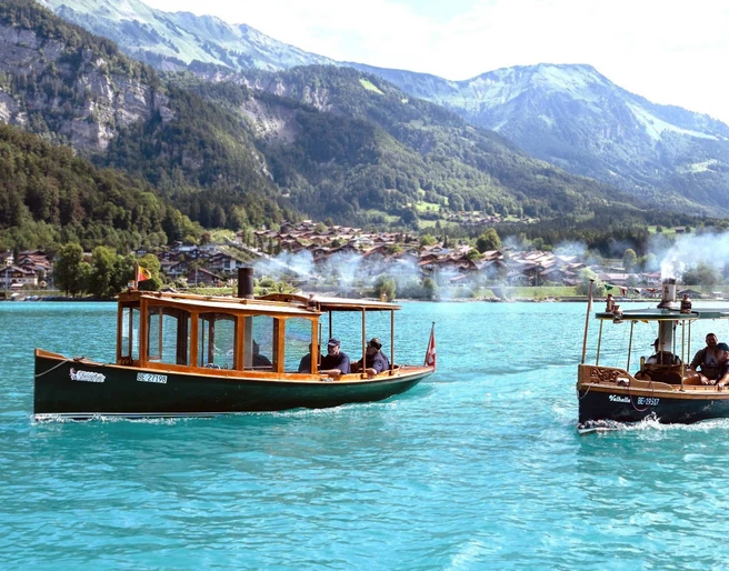 brienzer-dampfbootverein-boote-unterwegs-brienzerseee.jpg