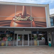 Lindt Outlet Store Außenansicht des LINDT Outlet Store in den Designer Outlets Wolfsburg