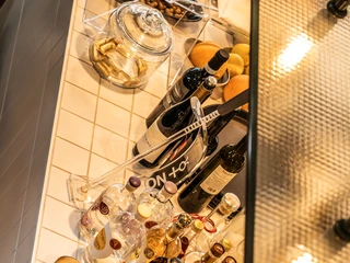 Auswahl an Speisen und Wein bei Vitis