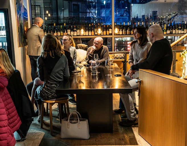 Innenraum der VITIS Wein & Champagner Bar