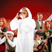 16x9_Hauptbild.jpg Eine fröhliche Gruppe von Musikern in festlicher Kleidung posiert mit Instrumenten auf rotem Hintergrund.