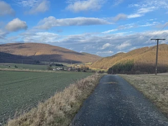 Blick von oben auf Gellershausen von der Angstbergroute 2
